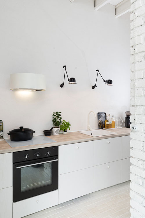 witte design afzuigkap in scandinavische witte keuken
