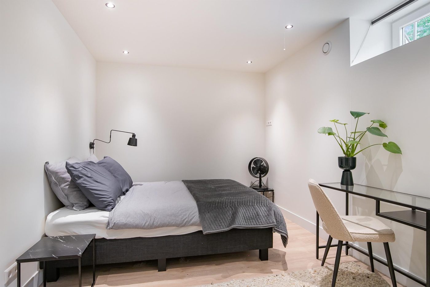 Een kijkje in een slim en modern ingericht klein appartement van 40m² ...