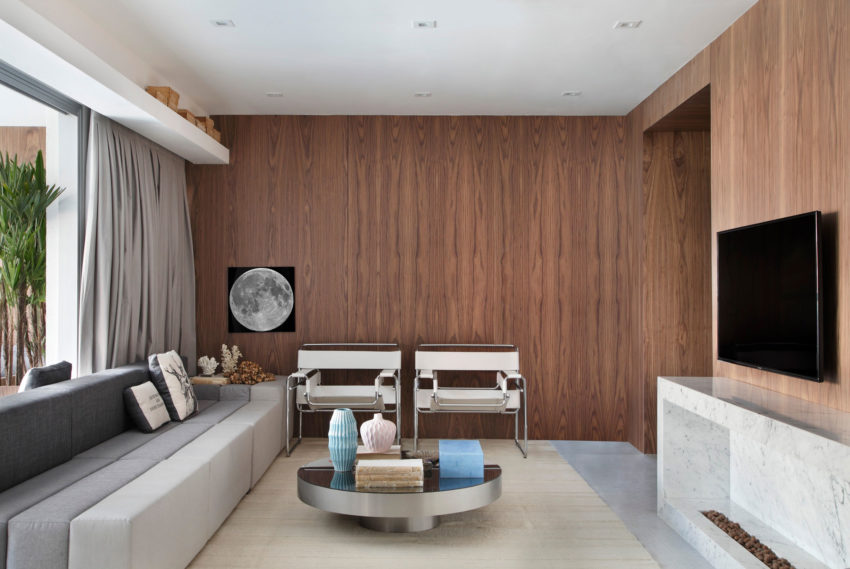 Speelse moderne woonkamer met marmer en kastanjehout