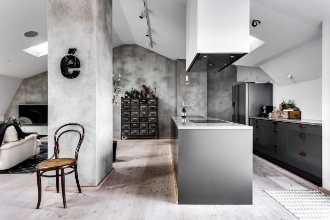 Stoere industriële keuken met een groot kookeiland Stoere industriële keuken met een groot kookeiland