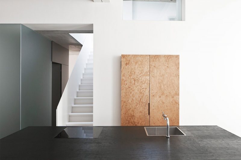 Strakke minimalistische woonkamer