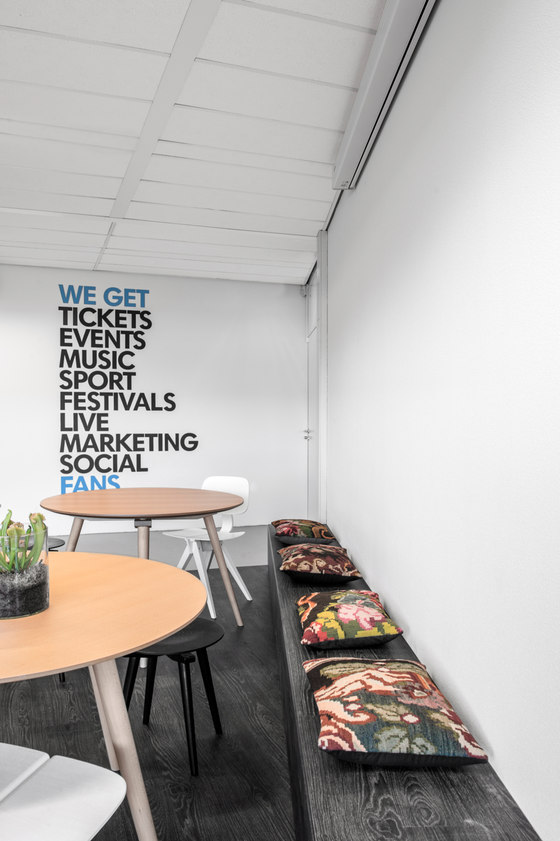 ticketmaster kantoor kussens op bank ticketmaster kantoor kussens op bank