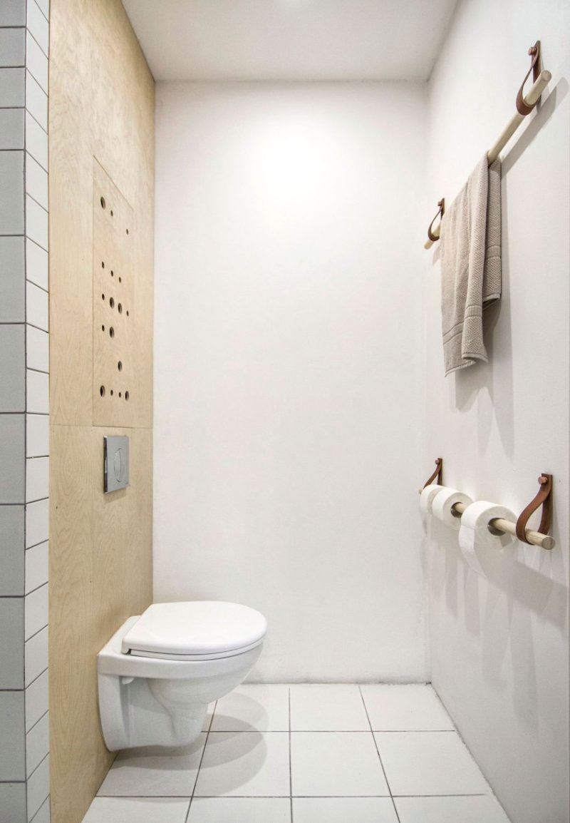 toilet inspiratie underlayment achterwand en leer in toilet ontwerp