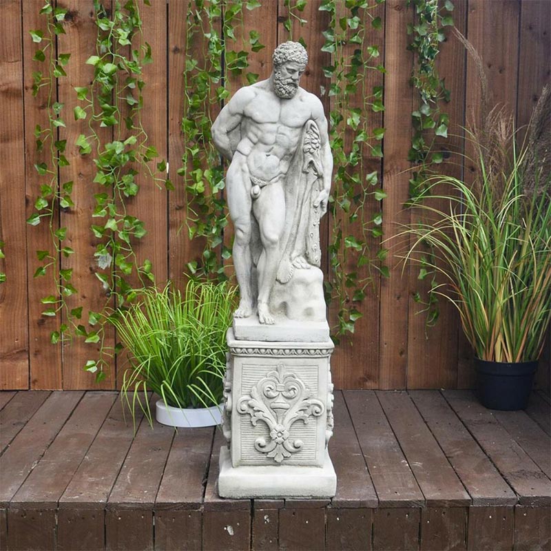 Een opvallende mannelijke figuur in Griekse stijl met een fantastisch verouderd effect zou fantastisch staan in een serre, stijlvolle en elegante tuin, of decoratieve vijver.
