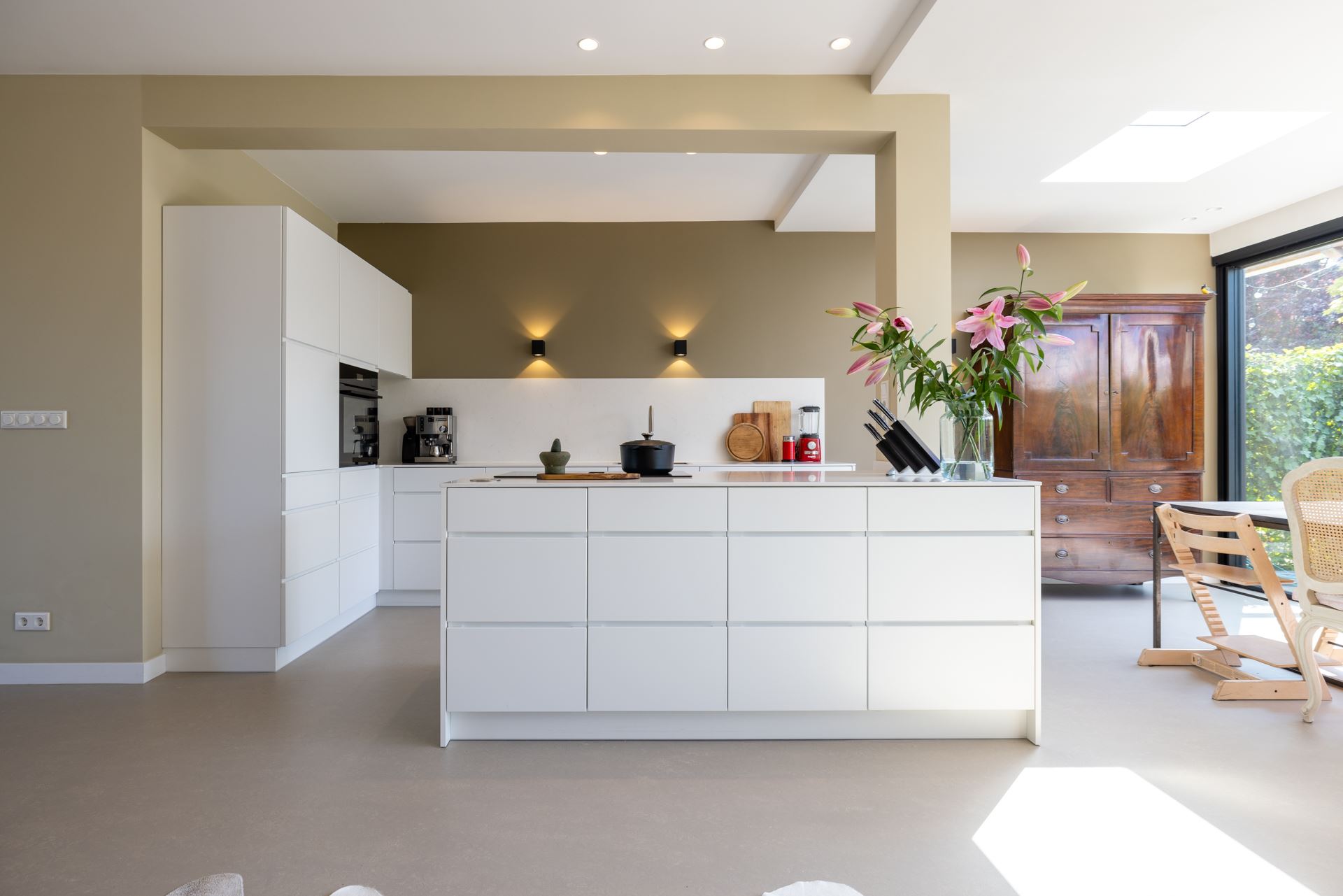 Verrassende uitbouw van een 'jaren 70 hoekwoning | Interieur-inrichting.net