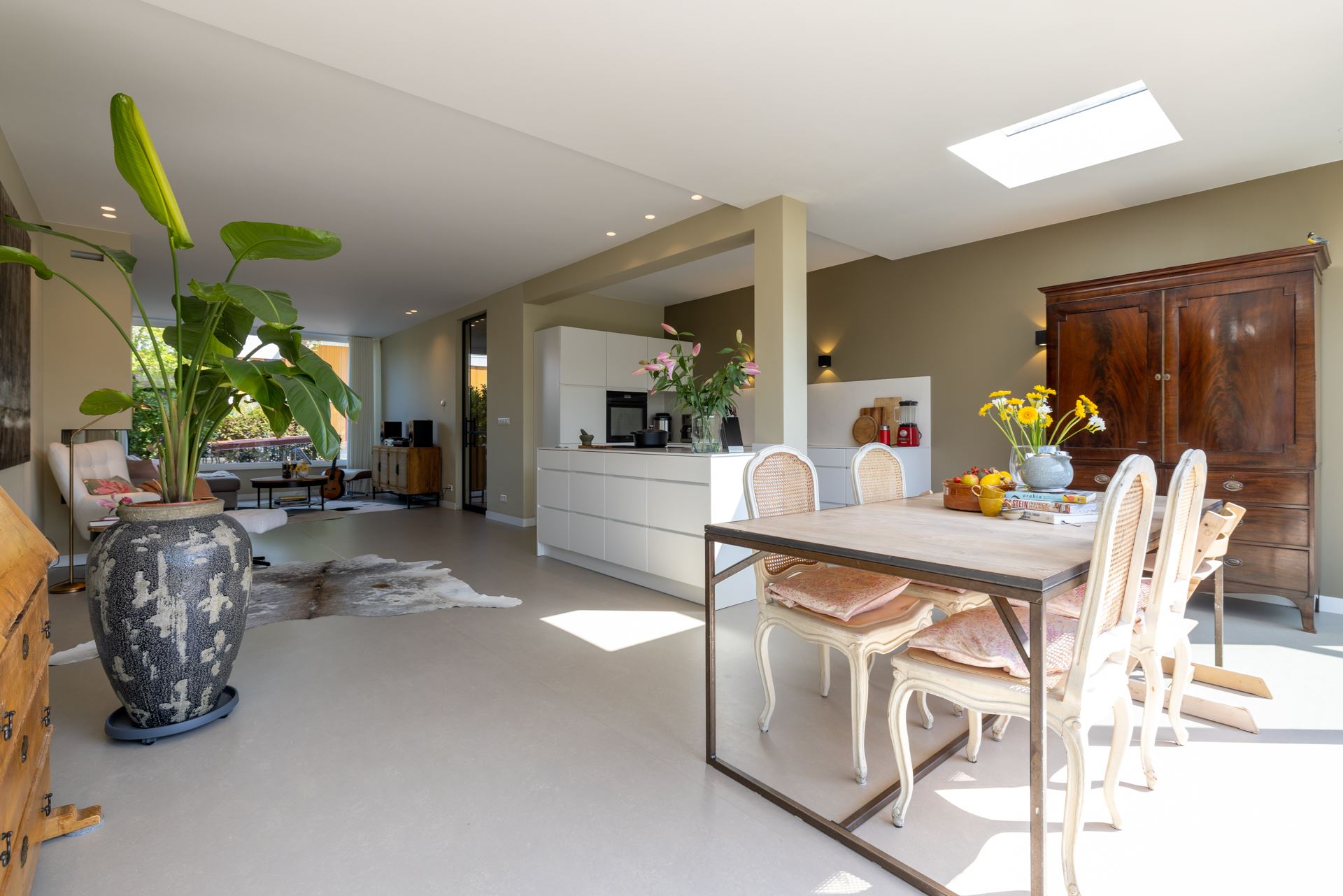 Verrassende uitbouw van een 'jaren 70 hoekwoning | Interieur-inrichting.net