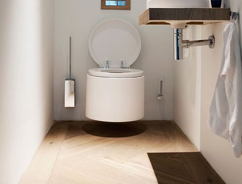 Visgraat houten vloer in toilet