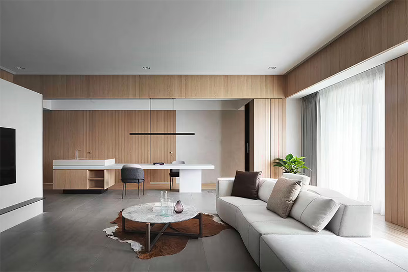 C.H. Interior Design heeft dit mooie moderne appartement ontworpen. In de woonkamer is er gekozen voor een stoere gietvloer zonder plinten.