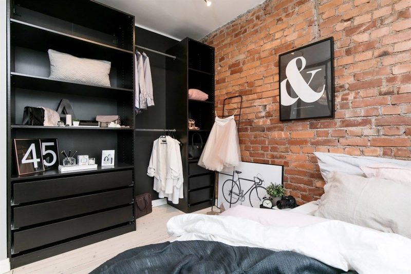 Wat een glazen wand kan doen in een slaapkamer...