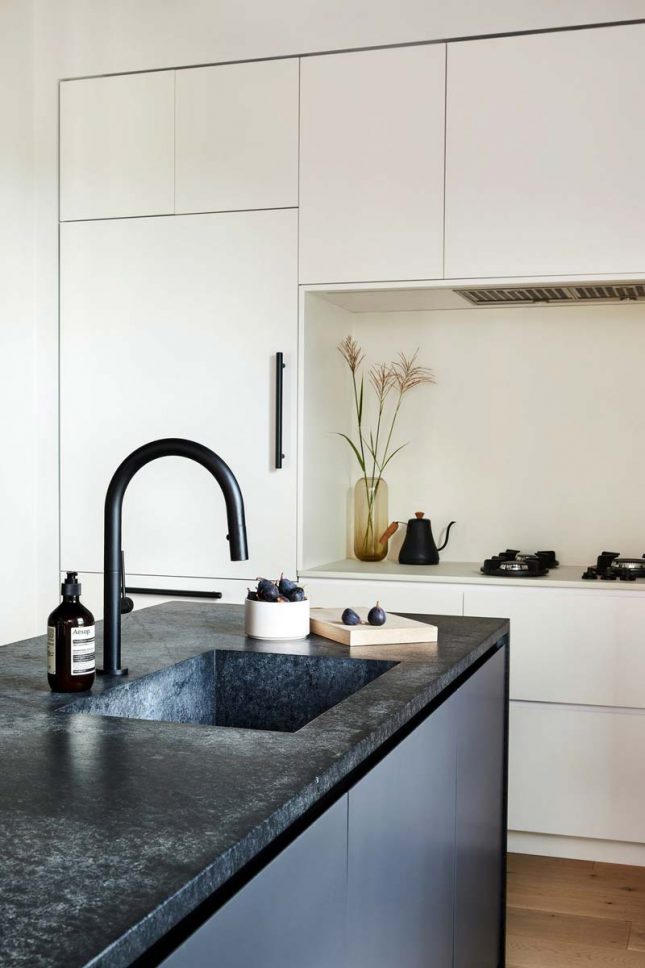 witte keuken zwart kookeiland witte keuken zwart kookeiland