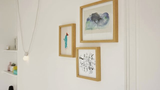 Kleurrijke witte woonkamer van Annouchka