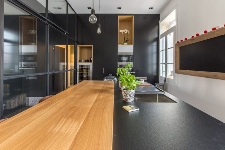 Zo richt je een gesloten transparante keuken in! Zo richt je een gesloten transparante keuken in!