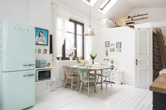 Mintgroene Smeg koelkast combineren met zwarte keuken Mintgroene Smeg koelkast combineren met zwarte keuken