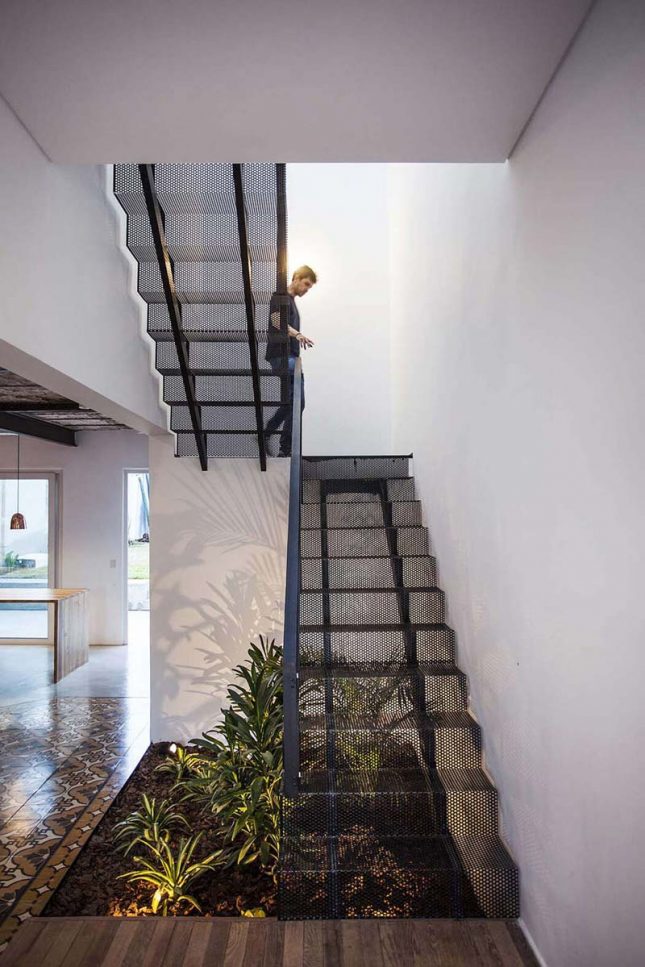 15x Zwarte stalen trapleuning | Interieur-inrichting.net