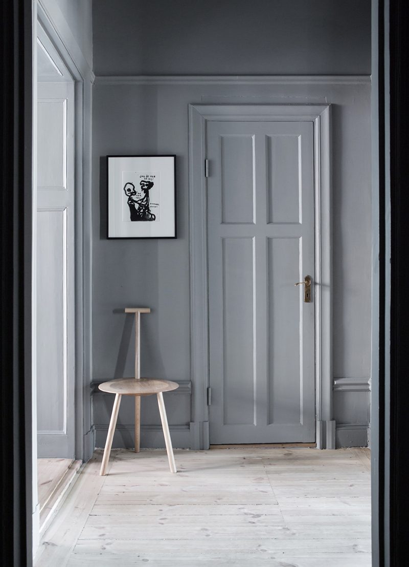 Zweedse stylist maakt een statement in haar interieur met donkere kleuren Zweedse stylist maakt een statement in haar interieur met donkere kleuren