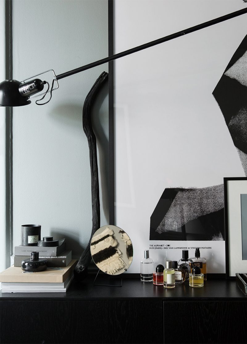 Zweedse stylist maakt een statement in haar interieur met donkere kleuren Zweedse stylist maakt een statement in haar interieur met donkere kleuren