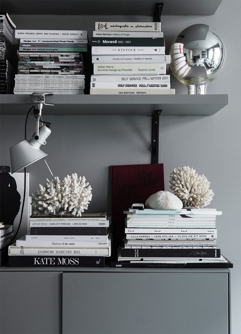 Zweedse stylist maakt een statement in haar interieur met donkere kleuren Zweedse stylist maakt een statement in haar interieur met donkere kleuren