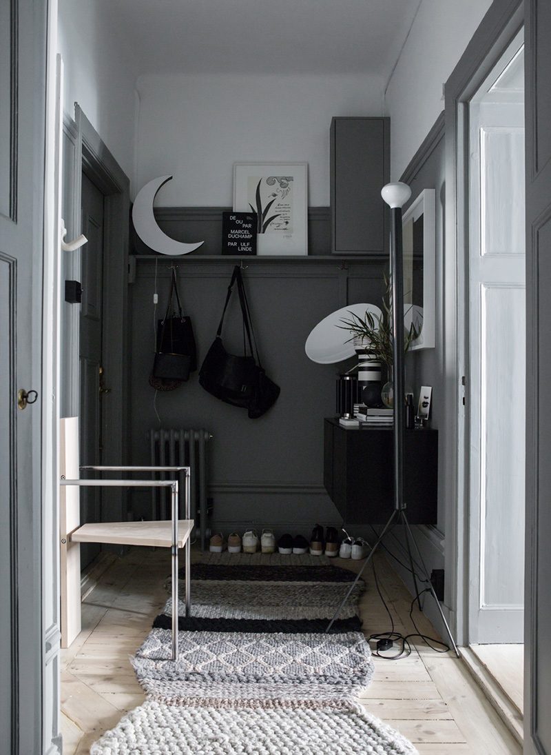 Zweedse stylist maakt een statement in haar interieur met donkere kleuren Zweedse stylist maakt een statement in haar interieur met donkere kleuren