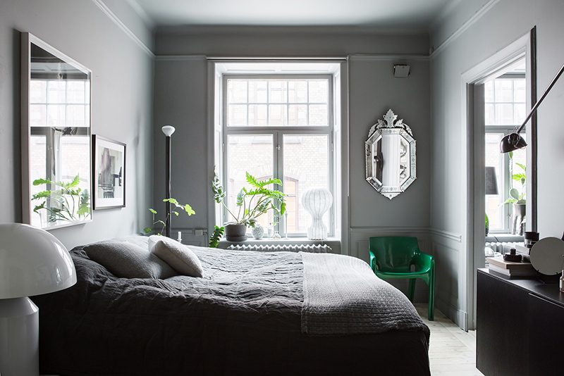 Zweedse stylist maakt een statement in haar interieur met donkere kleuren Zweedse stylist maakt een statement in haar interieur met donkere kleuren