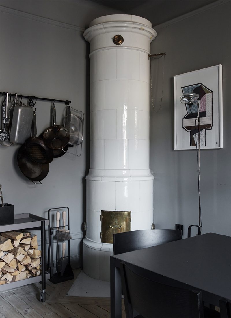 Zweedse stylist maakt een statement in haar interieur met donkere kleuren Zweedse stylist maakt een statement in haar interieur met donkere kleuren